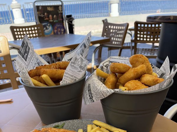 Golden fried calamari and bites to share